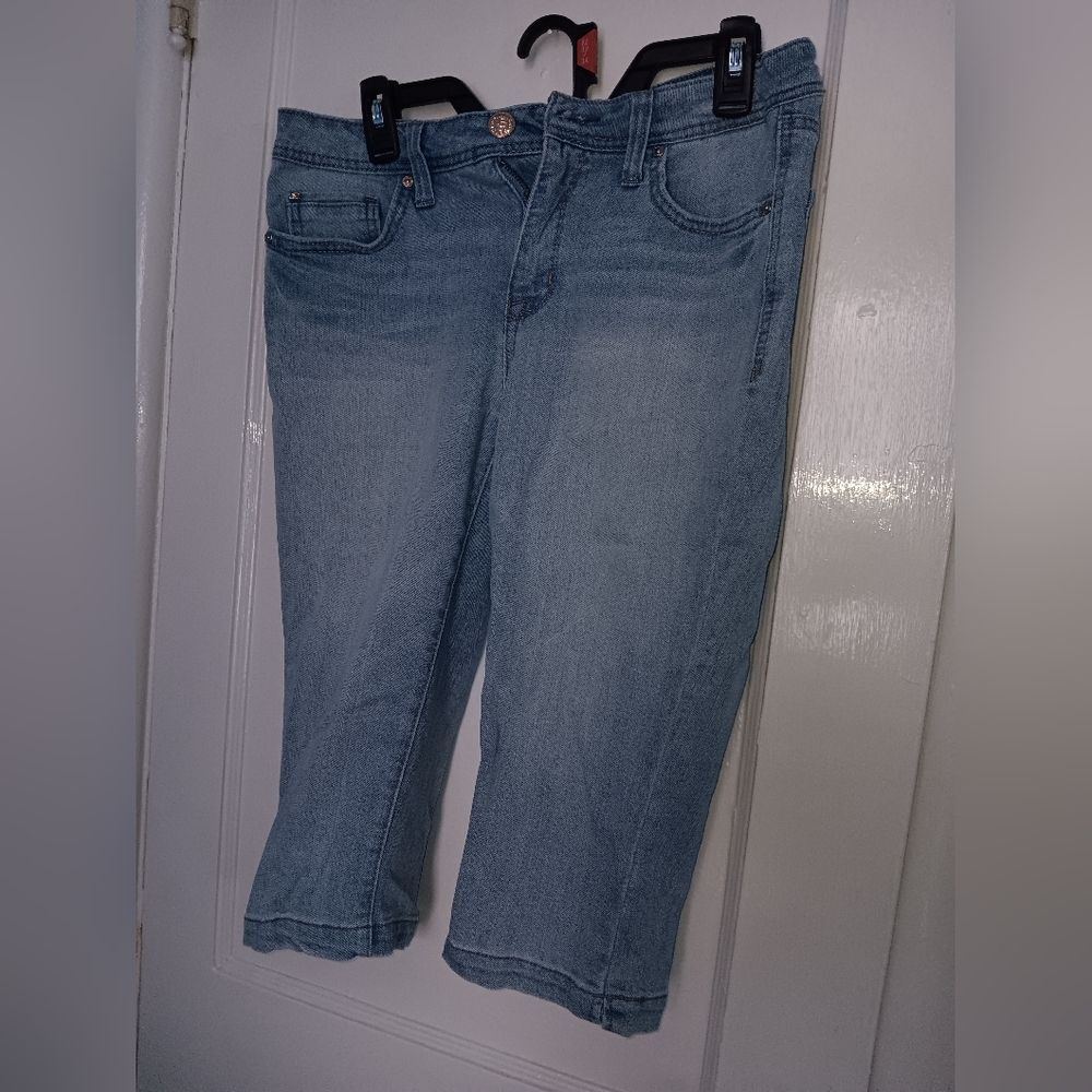 Seven7 Women's Denim Capris Size 8 Medium Blue Stretch Cropped Jeans